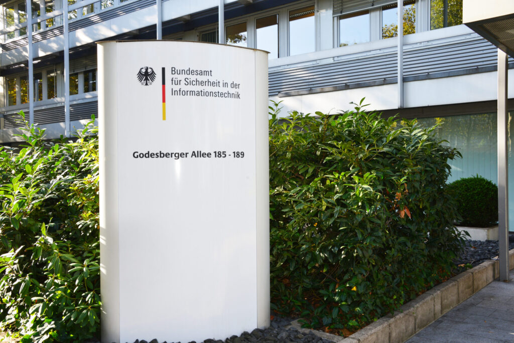 Warum Unternehmen jetzt handeln müssen.: BSI-Sicherheitslagebericht 2025: warum ganzheitliches Exposure Management jetzt unverzichtbar ist BSI