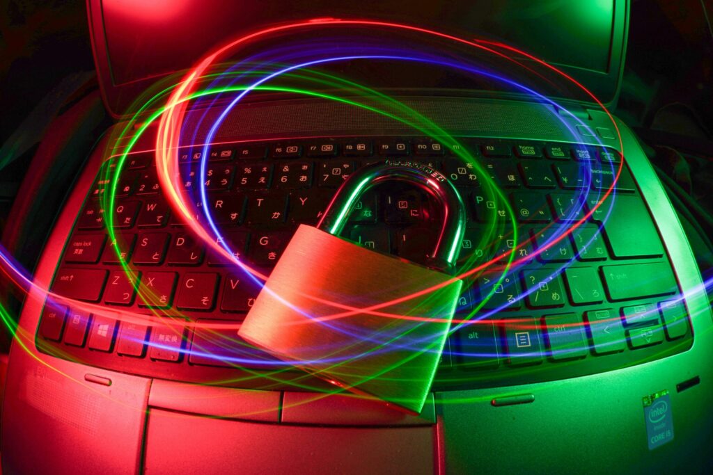 Vertrauen als neue Währung:: Wie Geopolitik den Softwaremarkt verändert T. Dold, DYMATRIX GmbH, Datensouveranität
