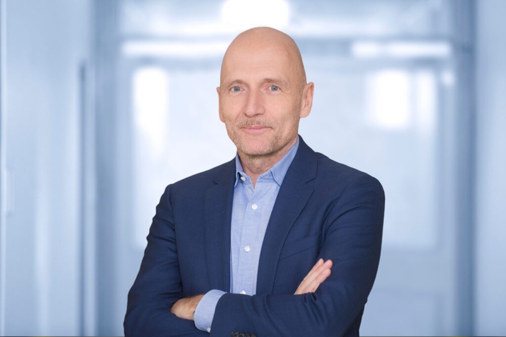 Prof. Dr. Volker Gruhn ist Gründer und Aufsichtsratsvorsitzender der adesso SE